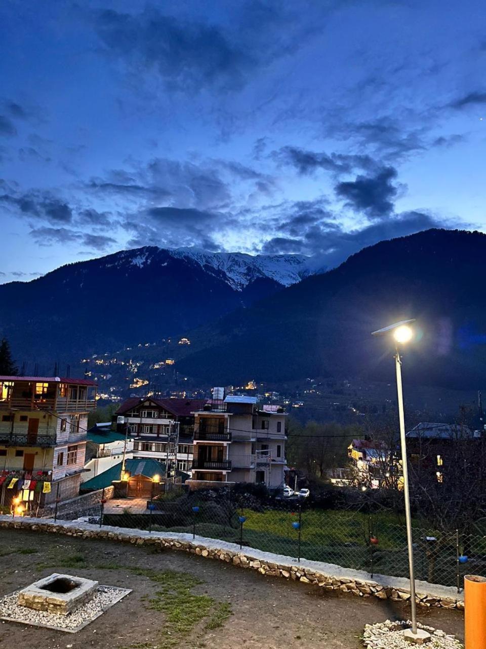 Hotel The Rohtang Chalet Manāli Esterno foto
