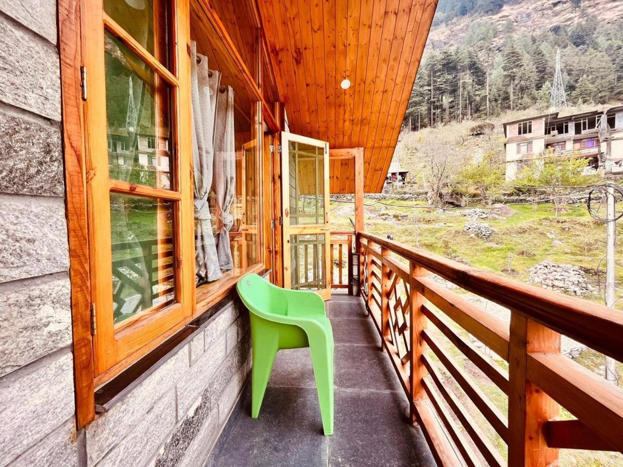 Hotel The Rohtang Chalet Manāli Esterno foto
